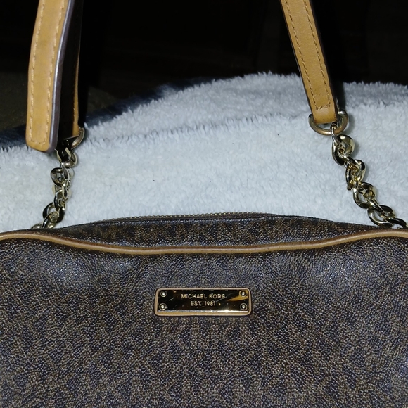 Micheal kors purse - Picture 3 of 4